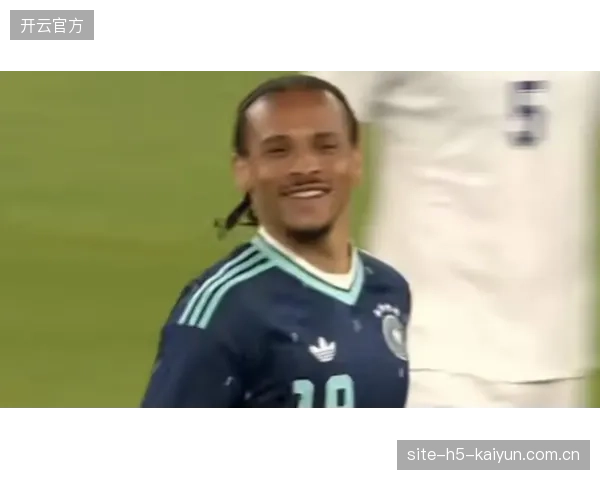 萨内的状态将是德国进攻的X因素,他从边路内切的威胁直接关系到战术多样性。 萨内的状态将是德国进攻的X因素,他从边路内切的威胁直接关系到战术多样性。